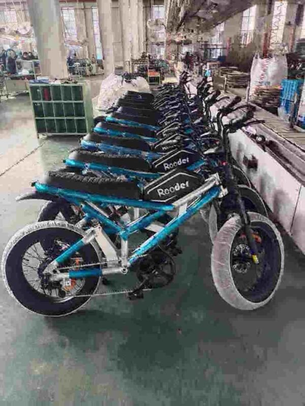 E-bike in crossmotorstijl fabriek